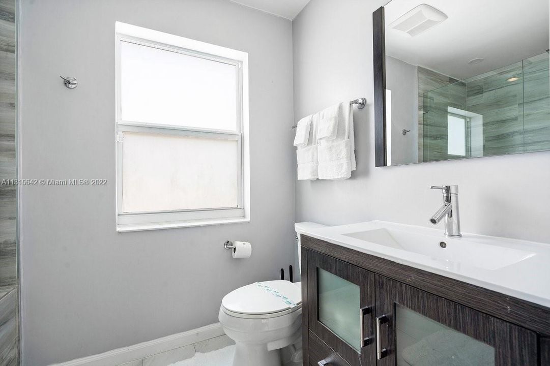 Primary bathroom, upstairs