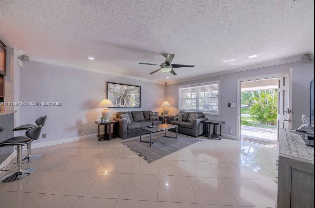 Recently Sold: $710,000 (3 beds, 2 baths, 1258 Square Feet)