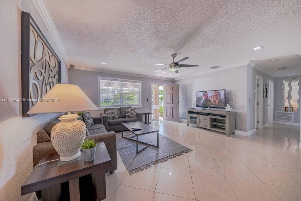 Recently Sold: $710,000 (3 beds, 2 baths, 1258 Square Feet)