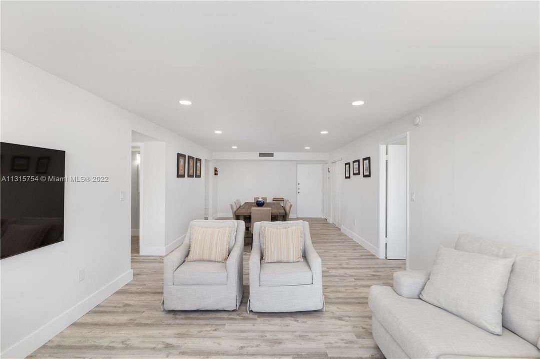 Recently Sold: $415,000 (2 beds, 2 baths, 1104 Square Feet)