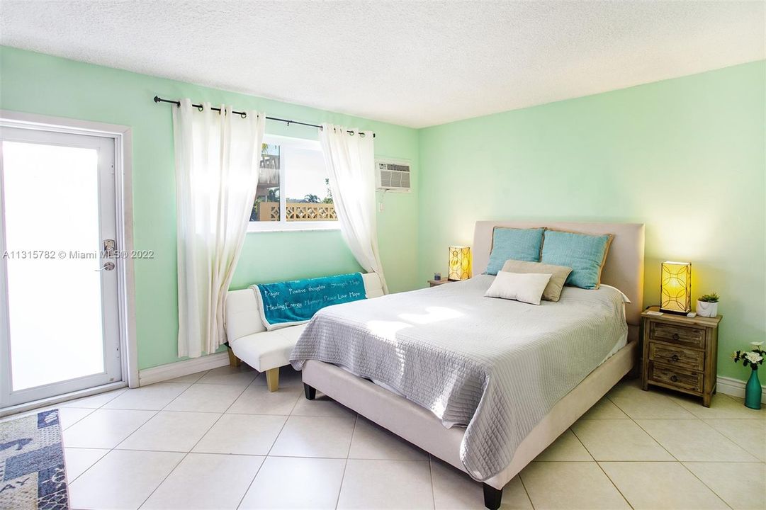 Recently Sold: $180,000 (1 beds, 1 baths, 600 Square Feet)