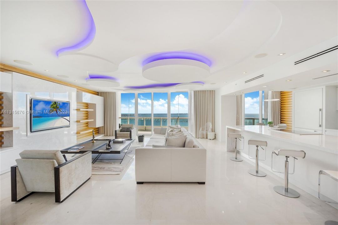 Recently Sold: $2,700,000 (2 beds, 2 baths, 2580 Square Feet)
