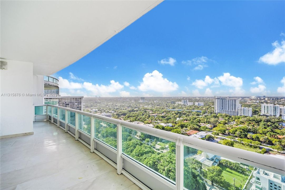 Recently Sold: $2,700,000 (2 beds, 2 baths, 2580 Square Feet)