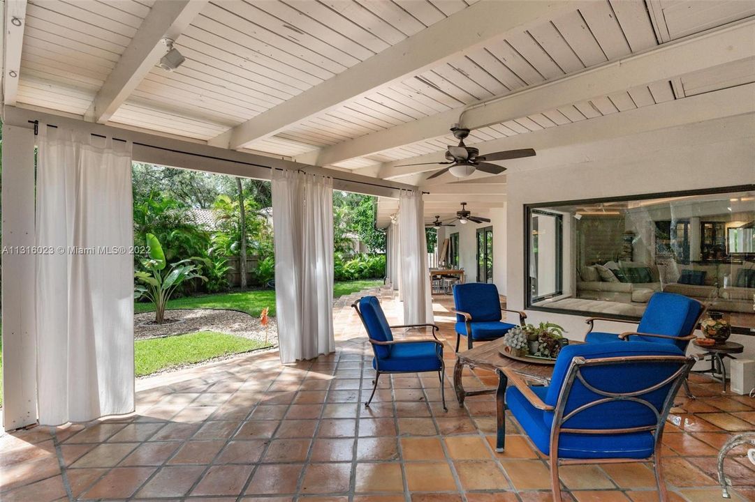 Recently Sold: $1,000,000 (3 beds, 3 baths, 2227 Square Feet)