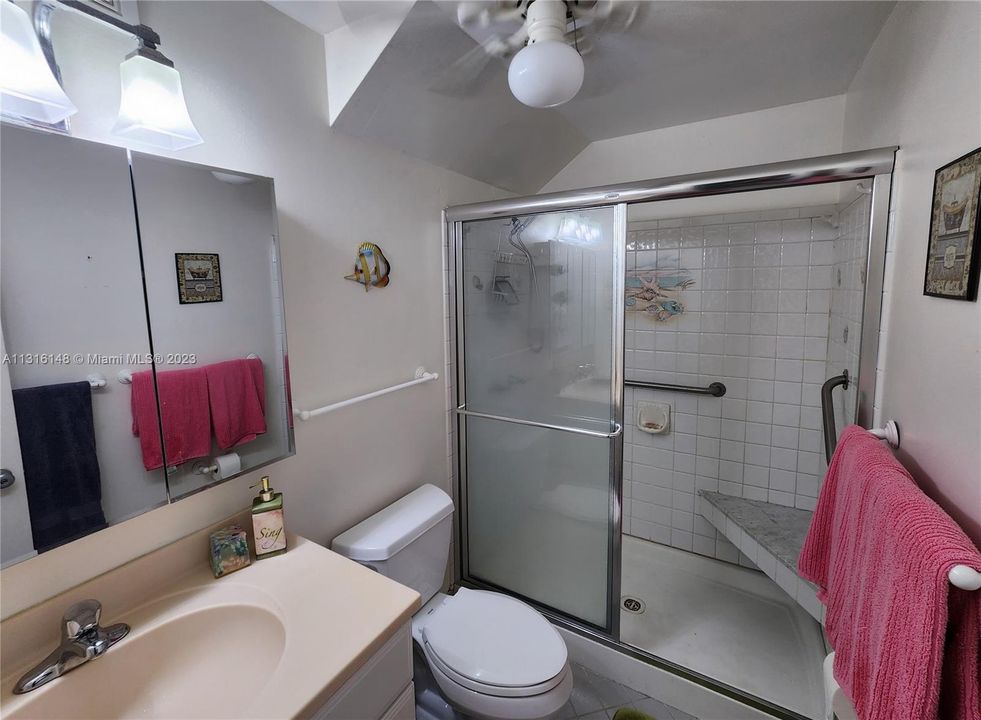 Recently Sold: $800,000 (2 beds, 1 baths, 980 Square Feet)
