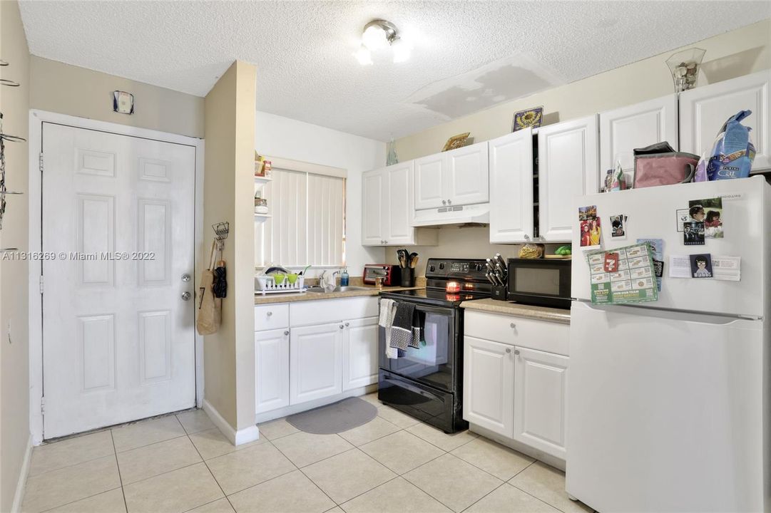 最近售出: $150,000 (2 贝兹, 1 浴室, 630 平方英尺)