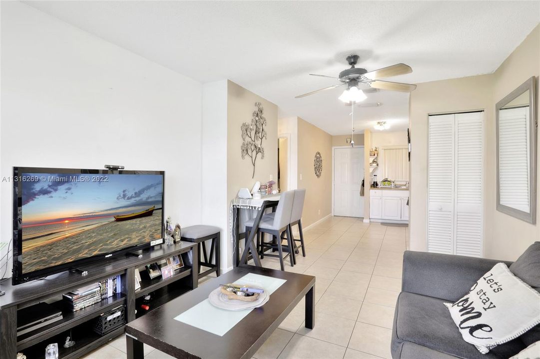 最近售出: $150,000 (2 贝兹, 1 浴室, 630 平方英尺)