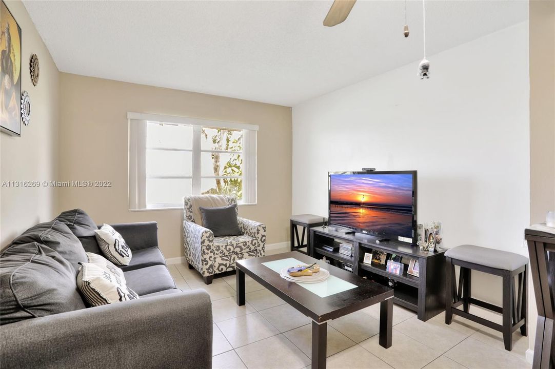 最近售出: $150,000 (2 贝兹, 1 浴室, 630 平方英尺)