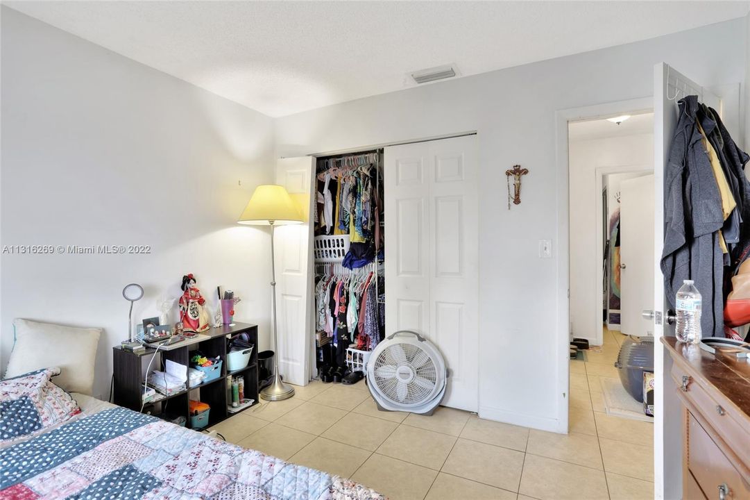 最近售出: $150,000 (2 贝兹, 1 浴室, 630 平方英尺)