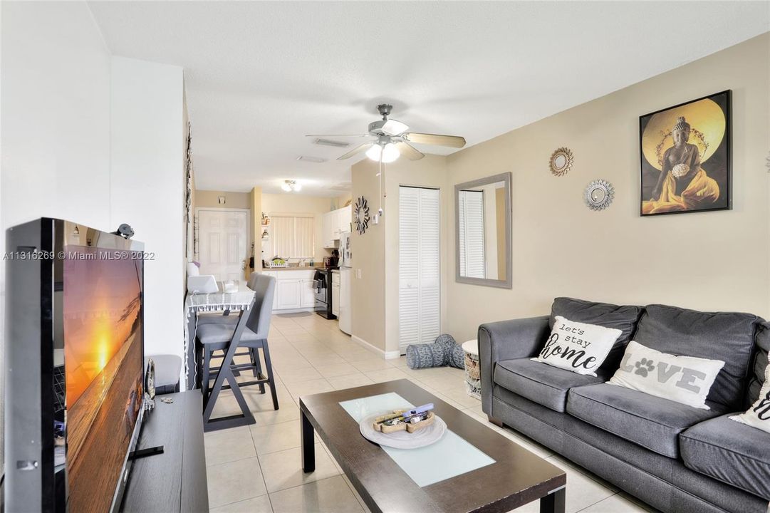 最近售出: $150,000 (2 贝兹, 1 浴室, 630 平方英尺)