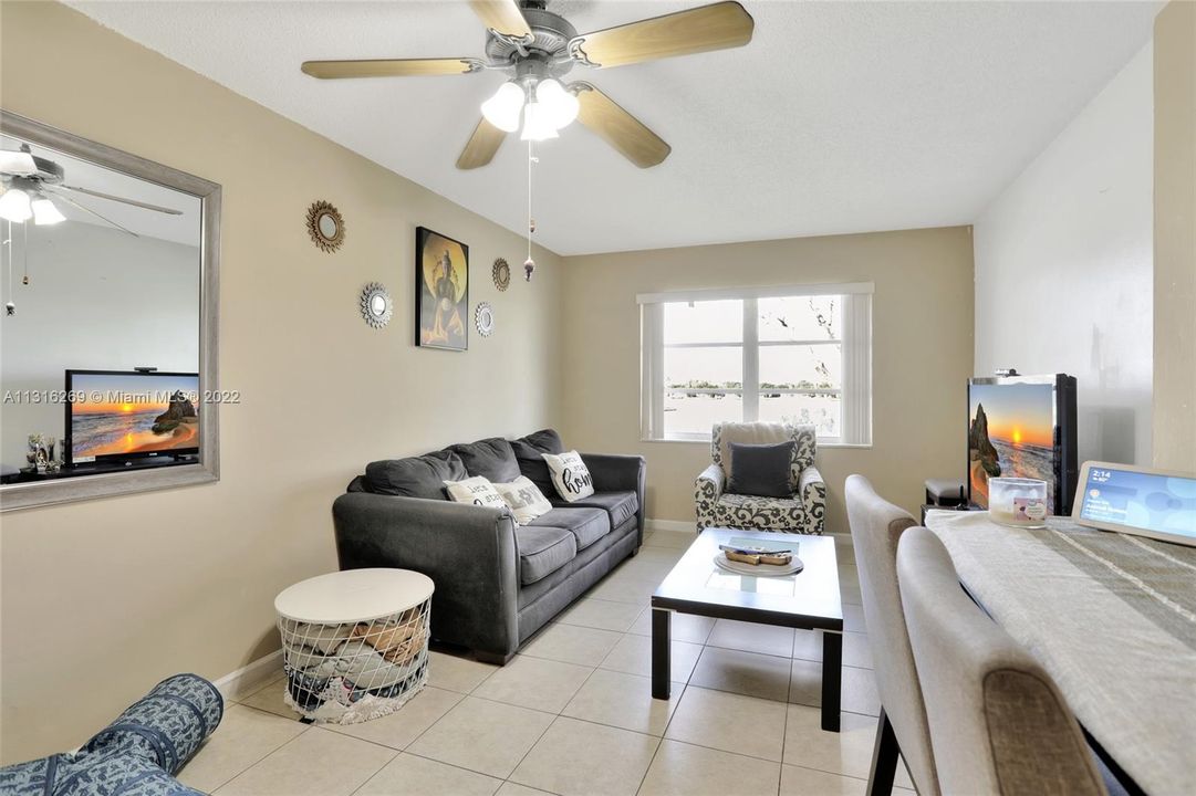 最近售出: $150,000 (2 贝兹, 1 浴室, 630 平方英尺)