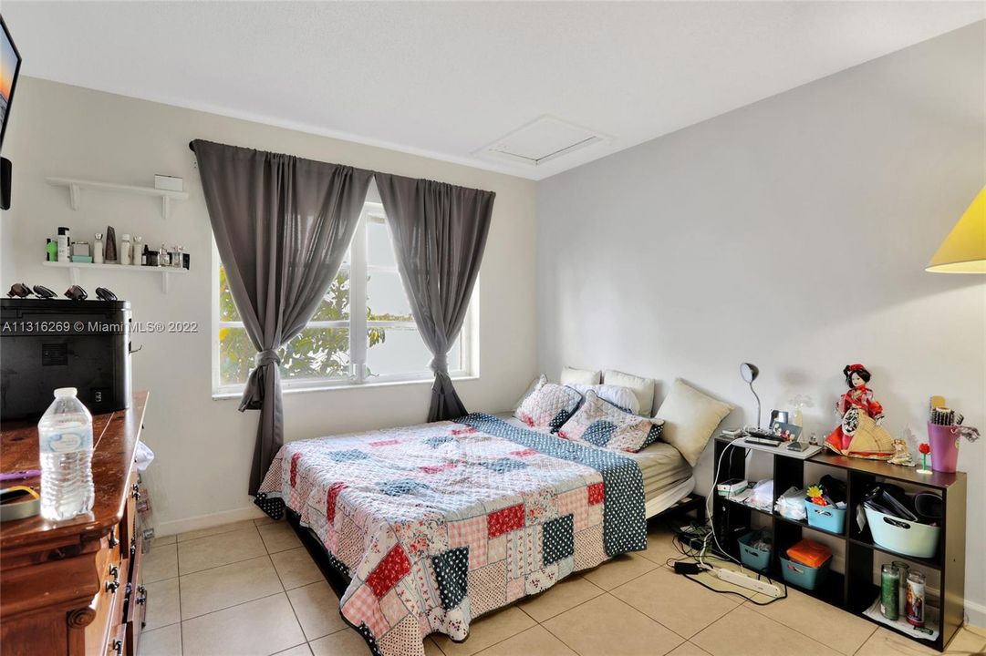 最近售出: $150,000 (2 贝兹, 1 浴室, 630 平方英尺)