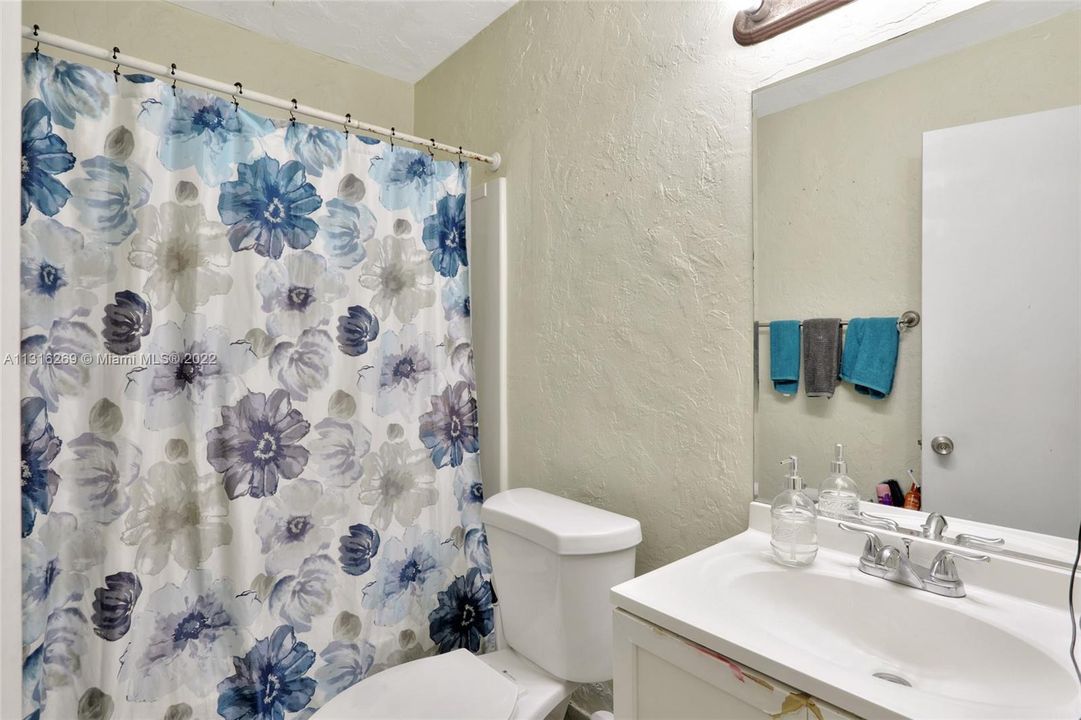 最近售出: $150,000 (2 贝兹, 1 浴室, 630 平方英尺)