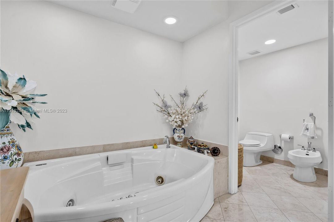 Недавно продано: $2,850,000 (3 спален, 4 ванн, 3091 Квадратных фут)