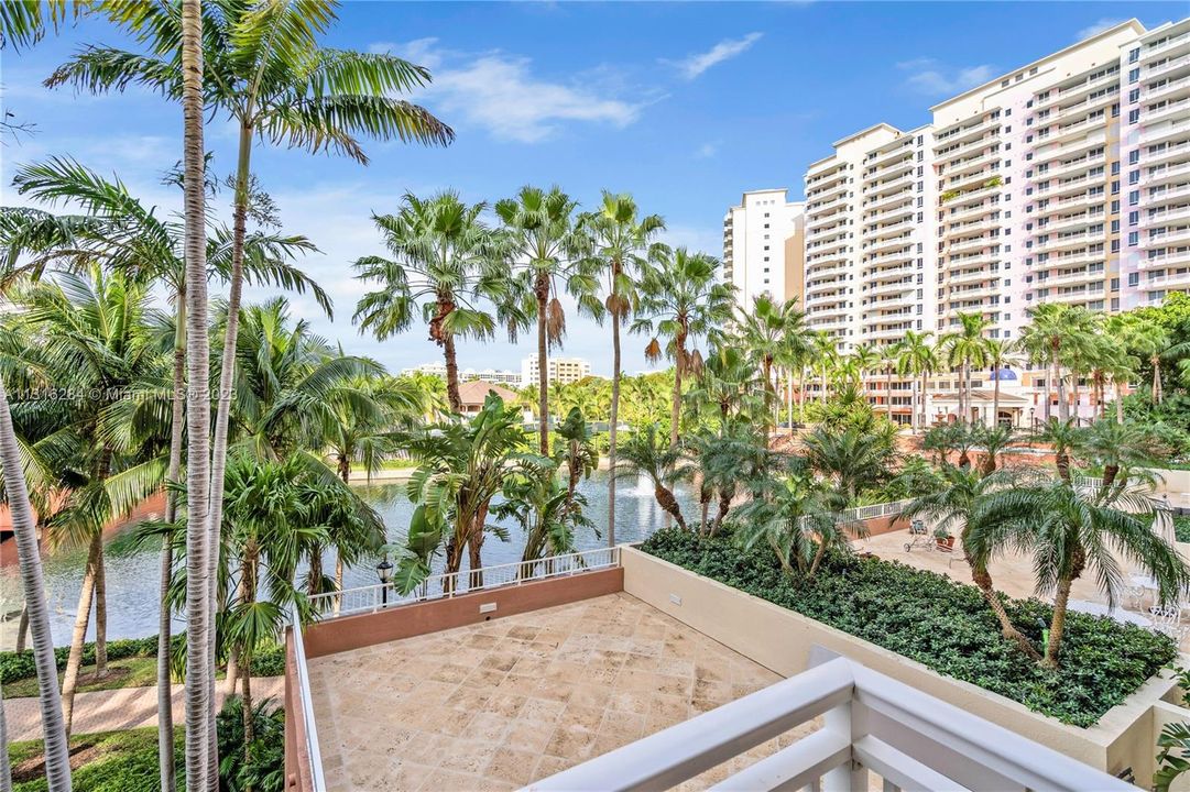 Recently Sold: $2,850,000 (3 beds, 4 baths, 3091 Square Feet)