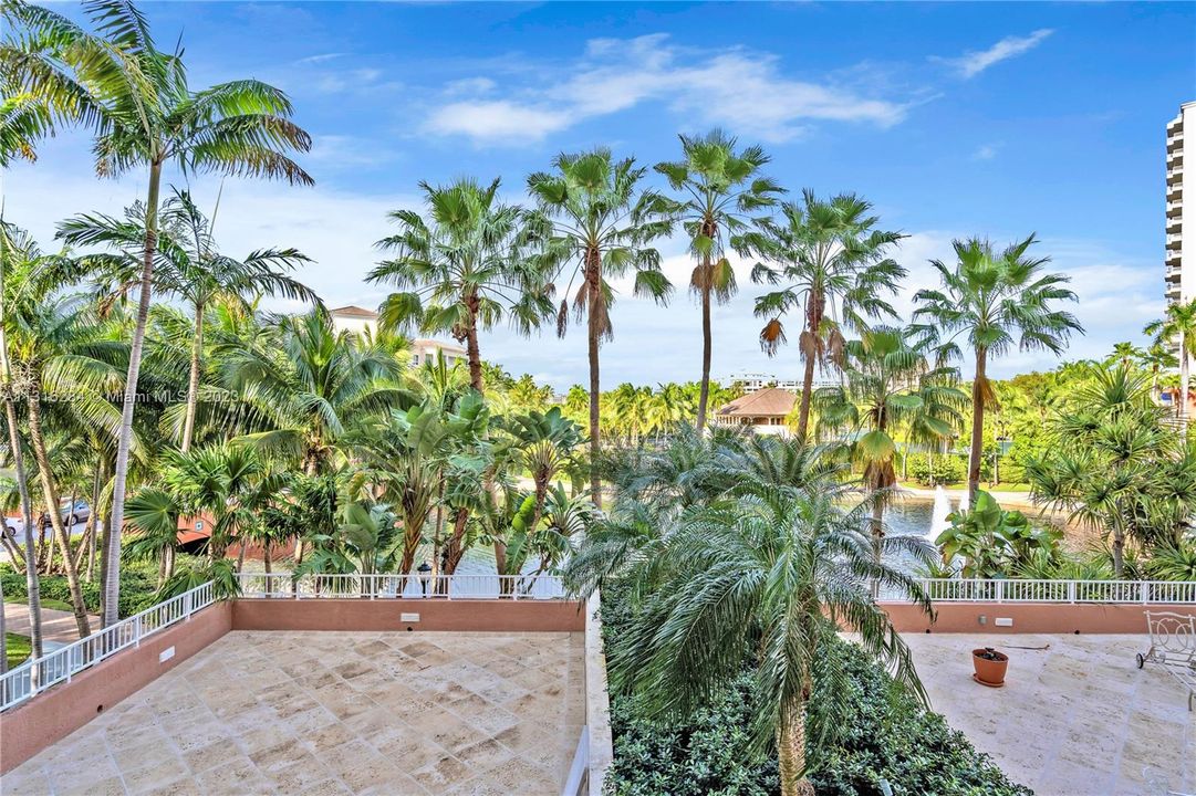 Recently Sold: $2,850,000 (3 beds, 4 baths, 3091 Square Feet)