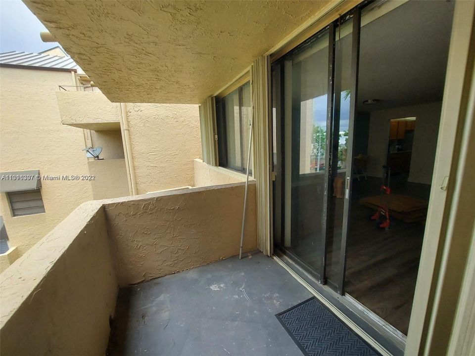 Recently Rented: $21,600 (1 beds, 1 baths, 725 Square Feet)