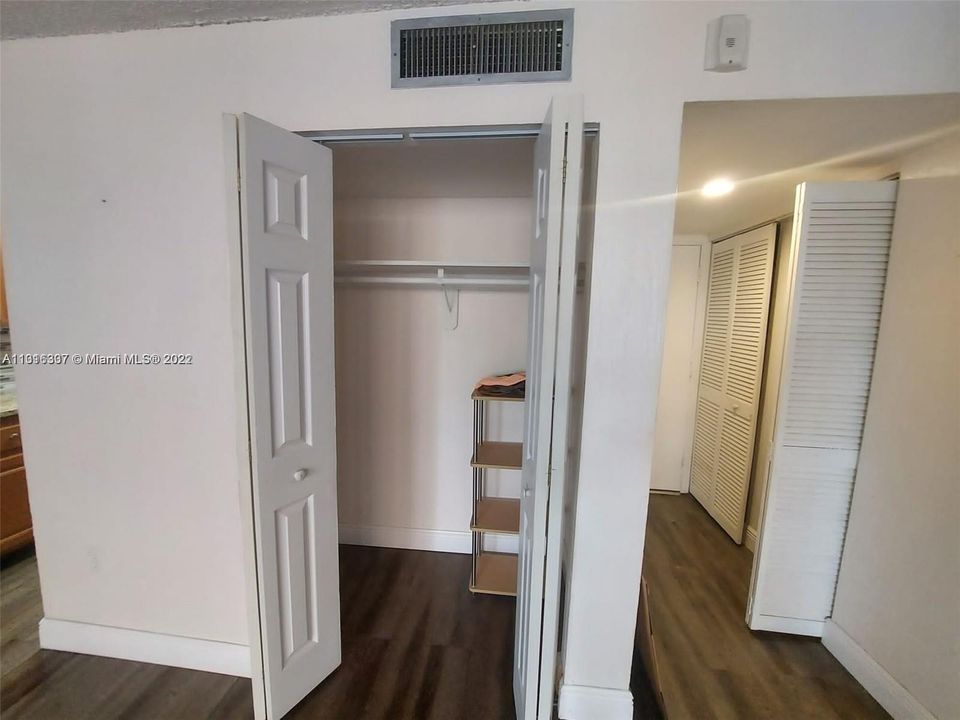 Recently Rented: $21,600 (1 beds, 1 baths, 725 Square Feet)