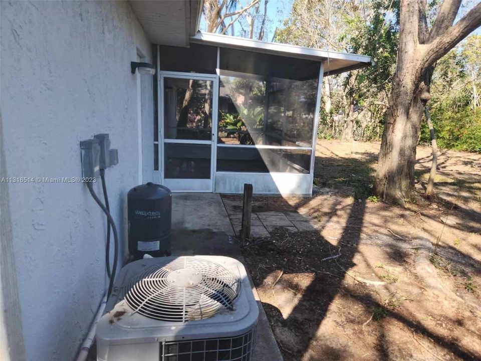 Vendido Recientemente: $195,000 (3 camas, 2 baños, 1160 Pies cuadrados)