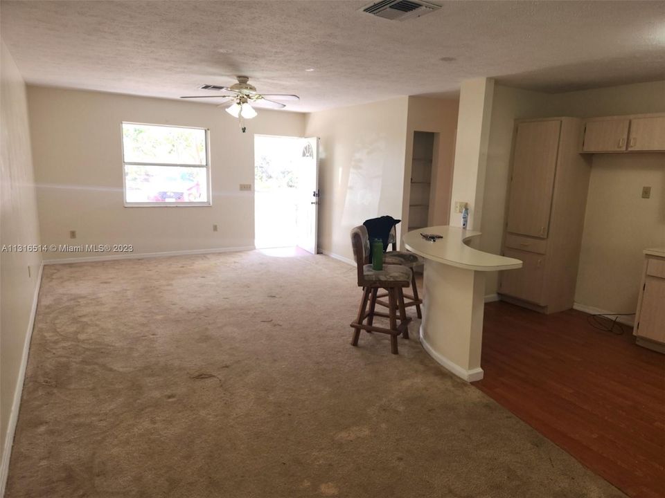 Recently Sold: $195,000 (3 beds, 2 baths, 1160 Square Feet)