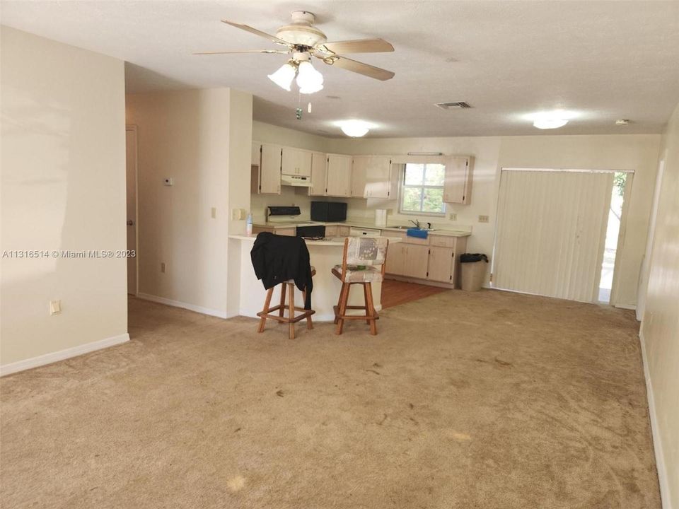 Recently Sold: $195,000 (3 beds, 2 baths, 1160 Square Feet)