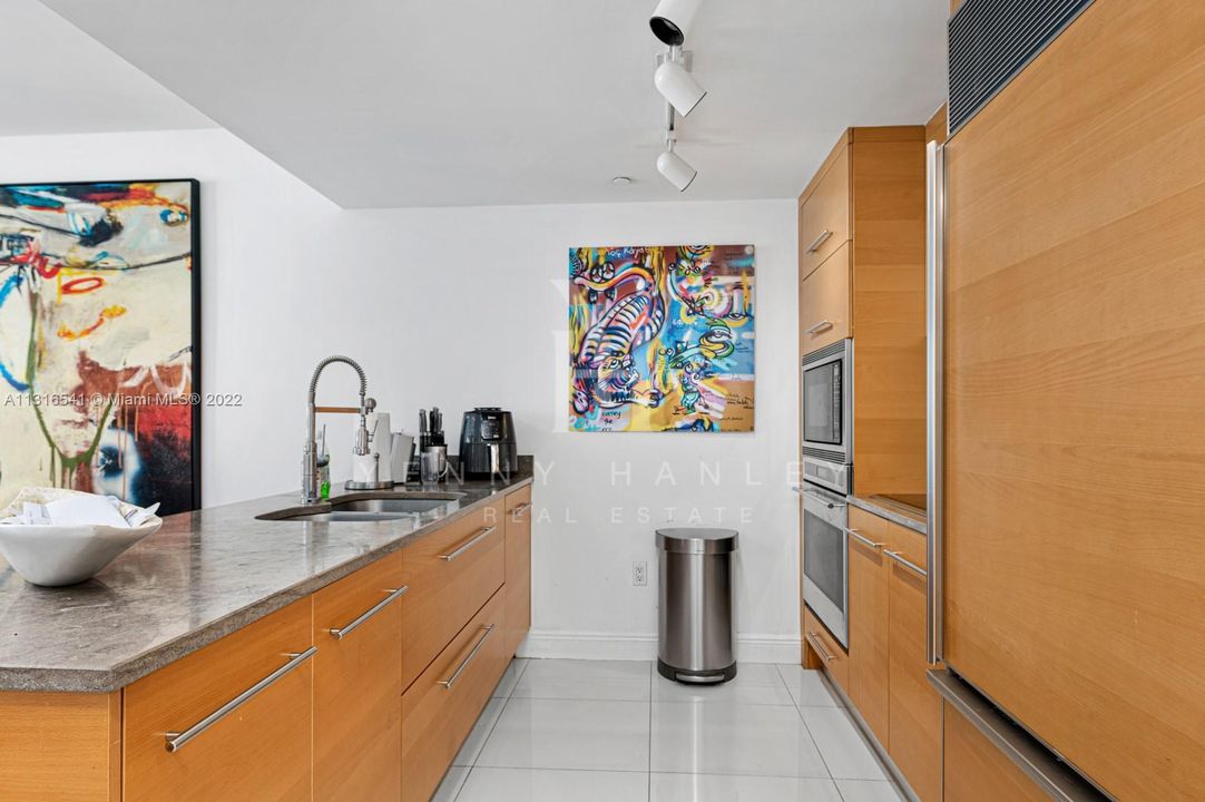 Recently Rented: $3,600 (1 beds, 1 baths, 798 Square Feet)