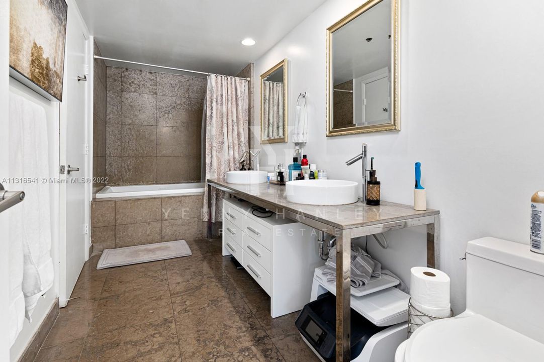 Recently Rented: $3,600 (1 beds, 1 baths, 798 Square Feet)