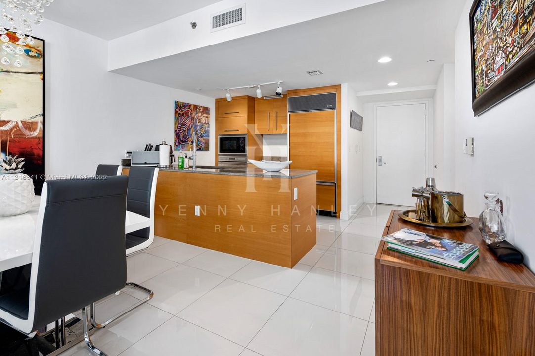 Recently Rented: $3,600 (1 beds, 1 baths, 798 Square Feet)