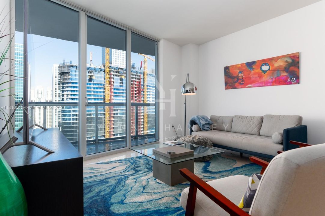 Recently Rented: $3,600 (1 beds, 1 baths, 798 Square Feet)