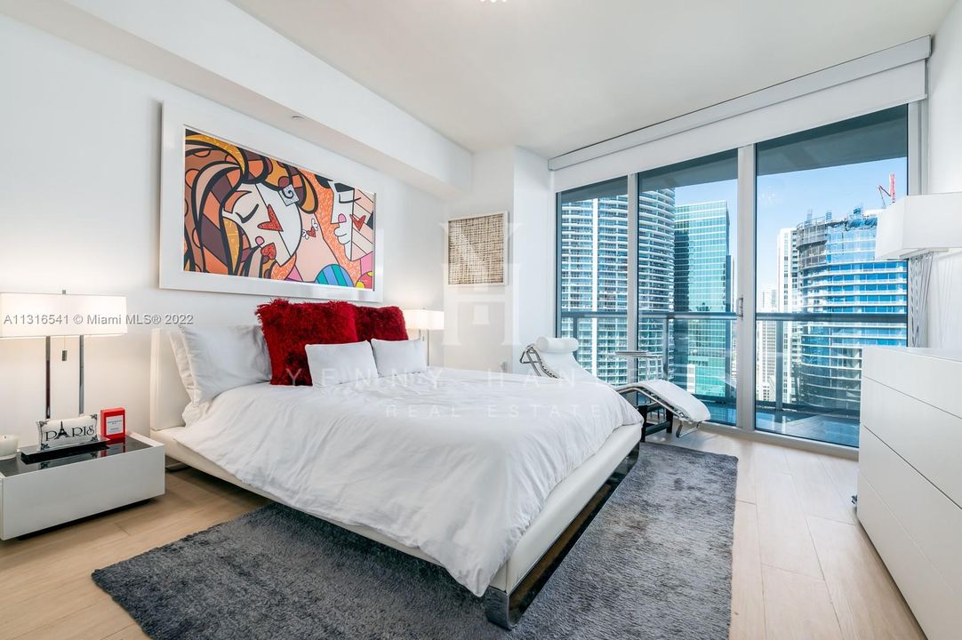 Recently Rented: $3,600 (1 beds, 1 baths, 798 Square Feet)