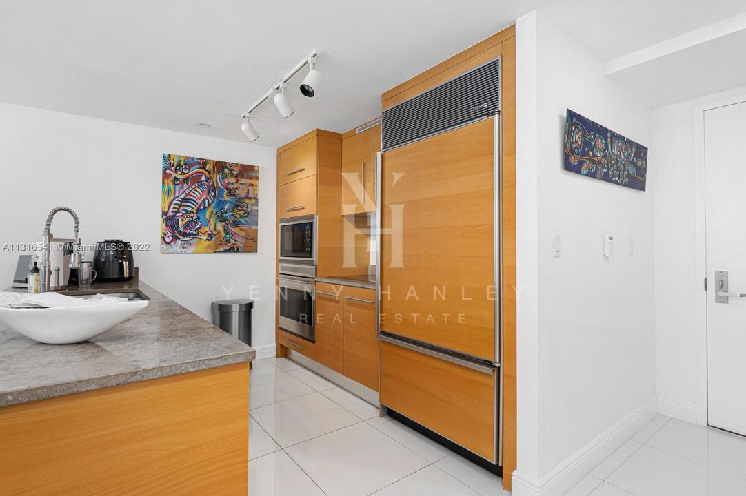 Recently Rented: $3,600 (1 beds, 1 baths, 798 Square Feet)