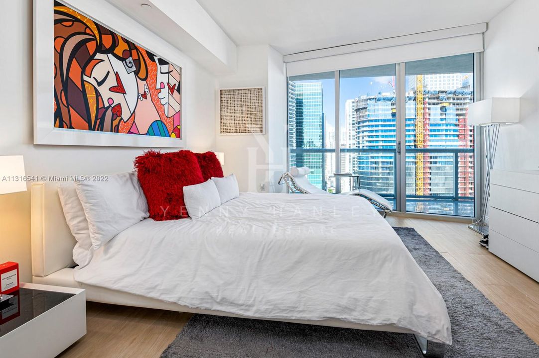 Recently Rented: $3,600 (1 beds, 1 baths, 798 Square Feet)