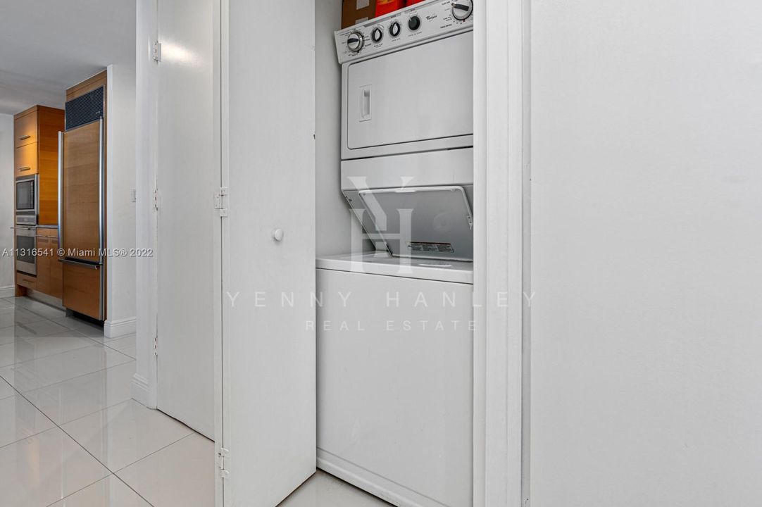 Recently Rented: $3,600 (1 beds, 1 baths, 798 Square Feet)