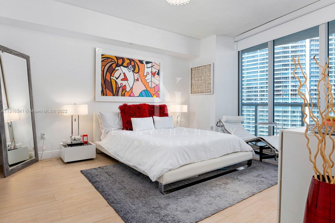 Recently Rented: $3,600 (1 beds, 1 baths, 798 Square Feet)