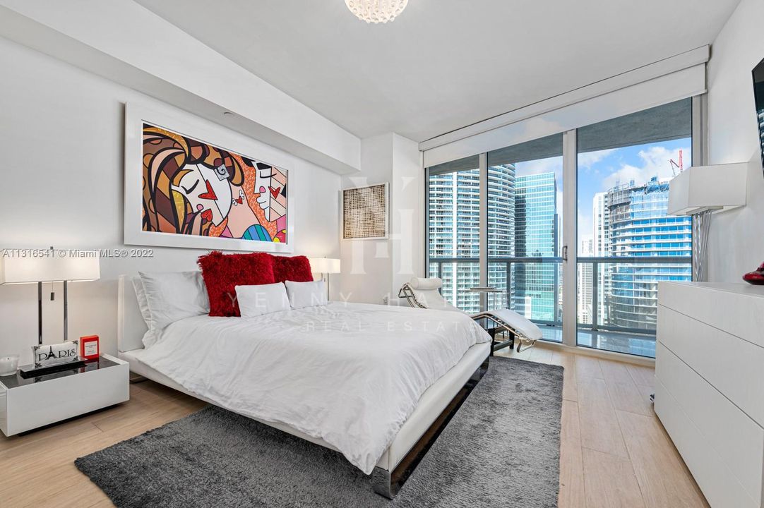 Recently Rented: $3,600 (1 beds, 1 baths, 798 Square Feet)