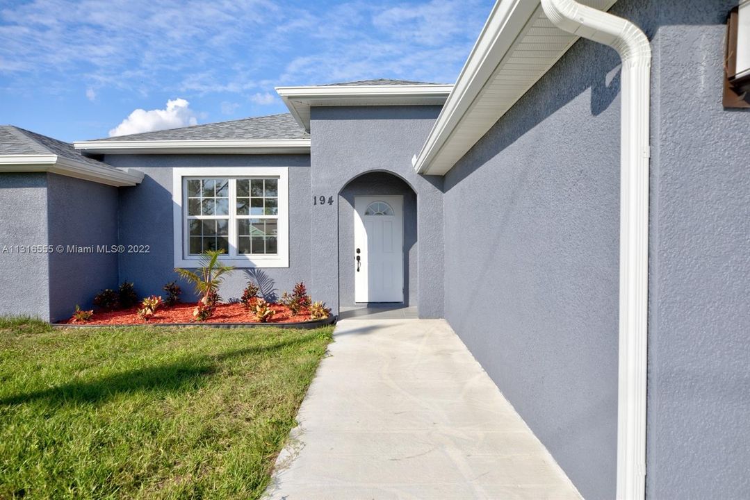 Recently Sold: $310,000 (3 beds, 2 baths, 1521 Square Feet)