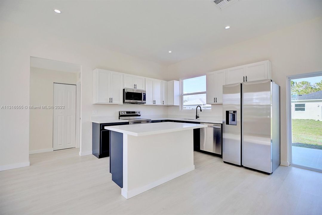 Recently Sold: $310,000 (3 beds, 2 baths, 1521 Square Feet)