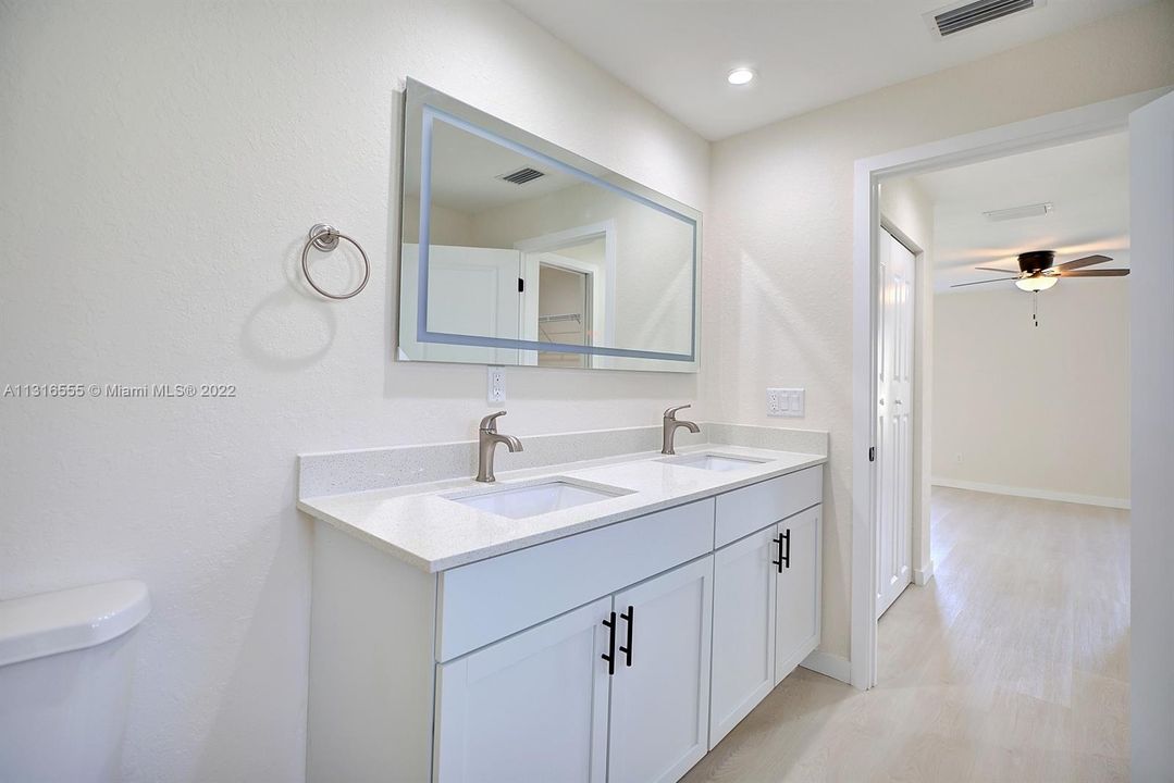 Recently Sold: $310,000 (3 beds, 2 baths, 1521 Square Feet)