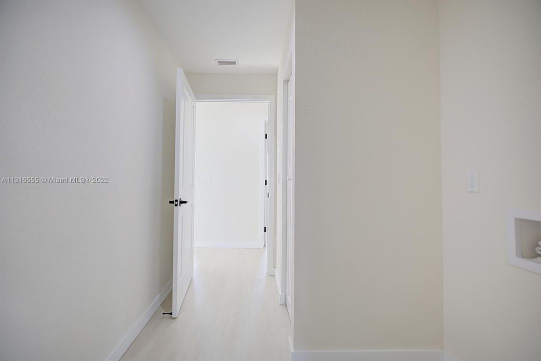 Recently Sold: $310,000 (3 beds, 2 baths, 1521 Square Feet)