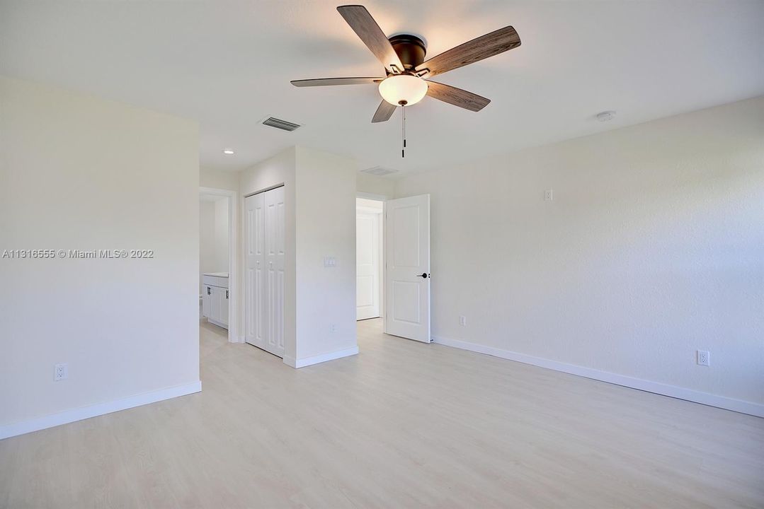 Recently Sold: $310,000 (3 beds, 2 baths, 1521 Square Feet)