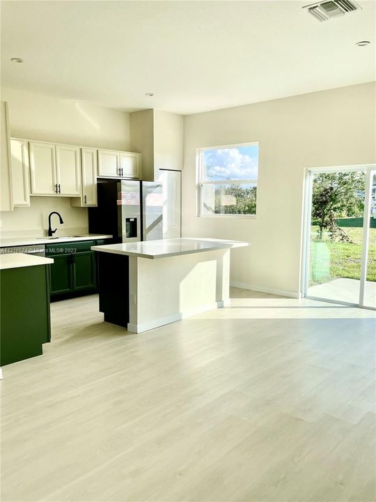 Recently Sold: $310,000 (3 beds, 2 baths, 1521 Square Feet)