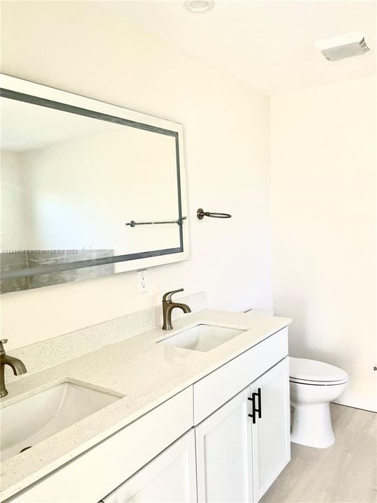 Recently Sold: $310,000 (3 beds, 2 baths, 1521 Square Feet)