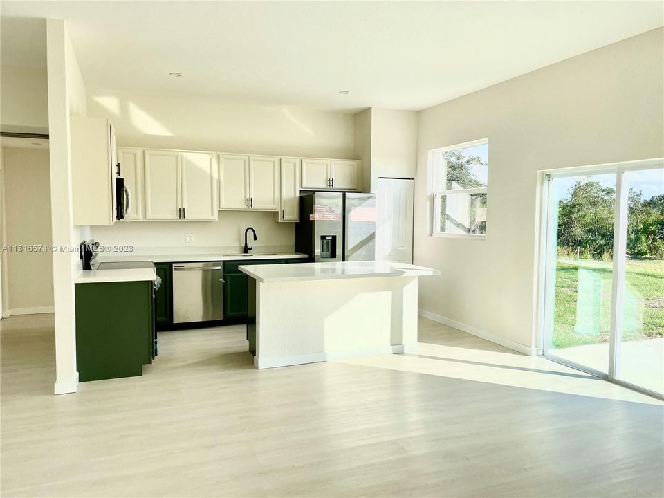 Recently Sold: $310,000 (3 beds, 2 baths, 1521 Square Feet)