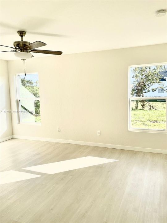 Recently Sold: $310,000 (3 beds, 2 baths, 1521 Square Feet)