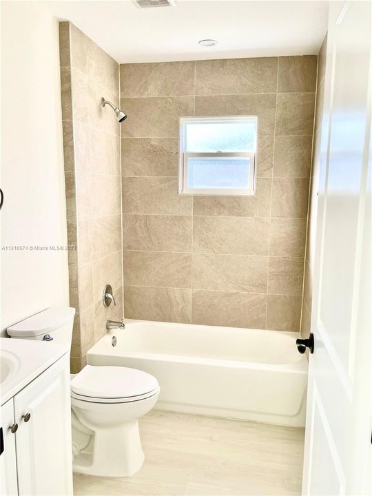 Recently Sold: $310,000 (3 beds, 2 baths, 1521 Square Feet)