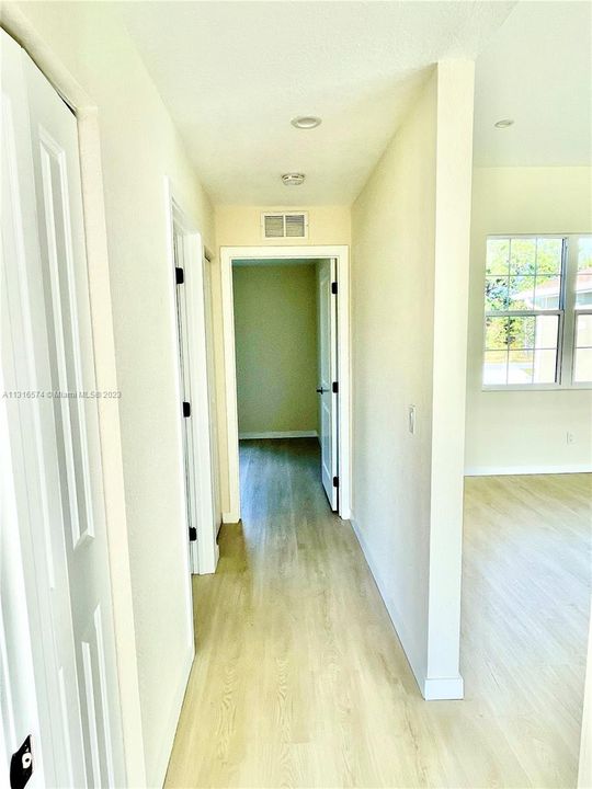 Recently Sold: $310,000 (3 beds, 2 baths, 1521 Square Feet)