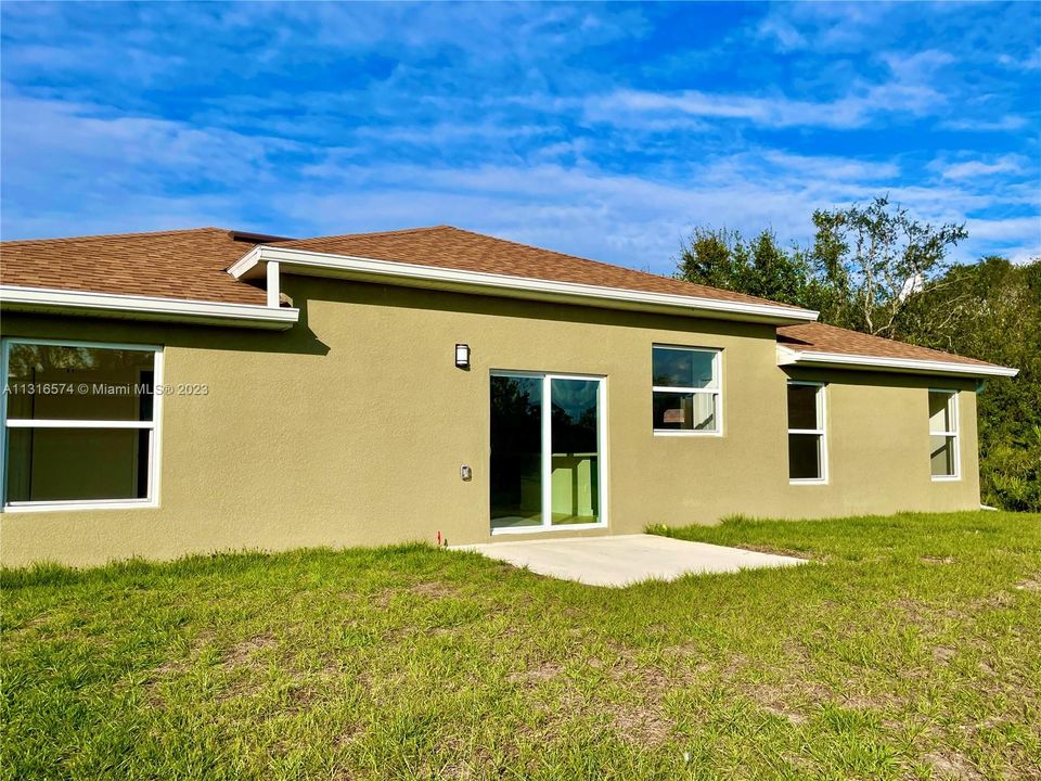 Recently Sold: $310,000 (3 beds, 2 baths, 1521 Square Feet)