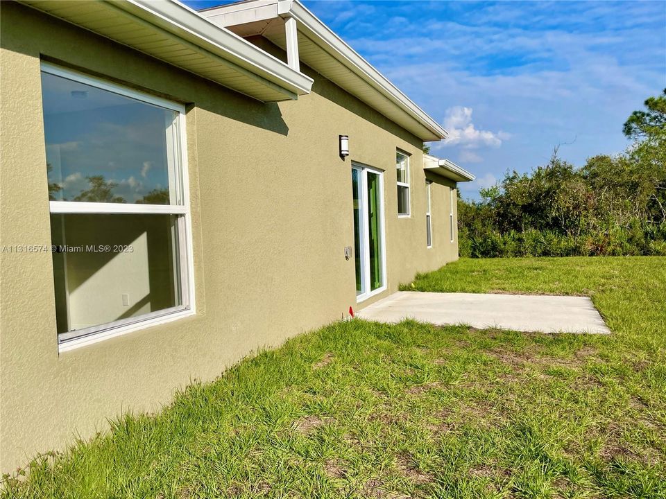 Recently Sold: $310,000 (3 beds, 2 baths, 1521 Square Feet)