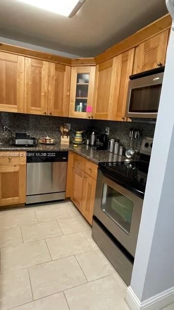Recently Sold: $220,000 (1 beds, 1 baths, 743 Square Feet)