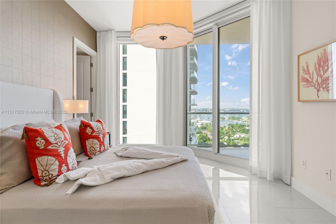 Recently Sold: $3,975,000 (3 beds, 3 baths, 3605 Square Feet)